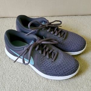 Size 6 Nike Running Shoes